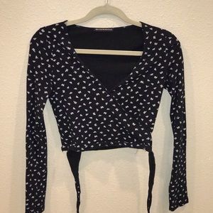 Brandy Melville Long-sleeve Crop Top